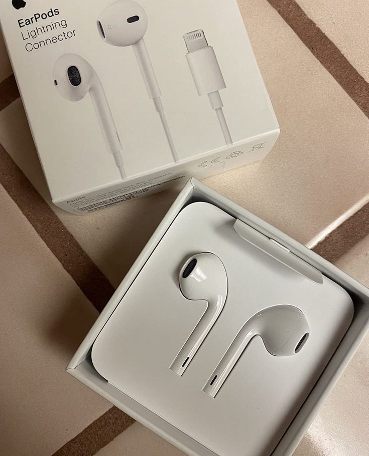 Apple Ear pods Lightning Connector